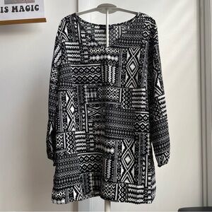 NWT Mario Serrani Black and White Patterned V-Neck Top